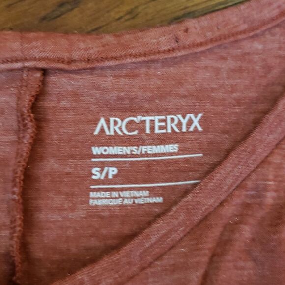 Arc'teryx Pink 3/4 Sleeve Relaxed Ribbed Wool Blend Athletic Blouse Size Small - Picture 2 of 5